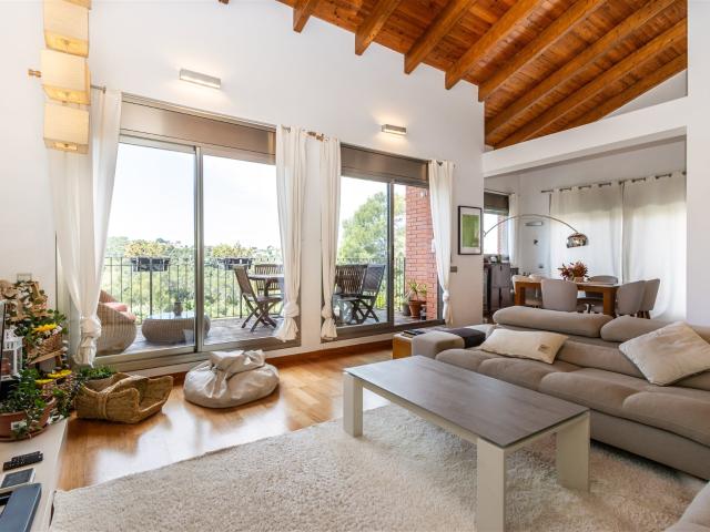 Casa adosada 4 dormitorios 241 m2 274m² Sant Cugat del Vallés