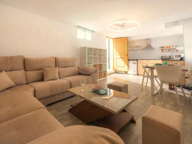 Casa adosada 9 dormitorios 278 m2