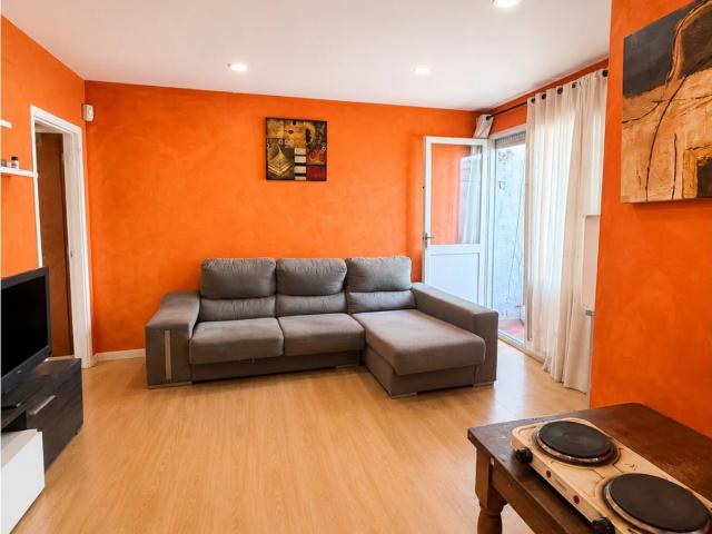 Casa adosada con dos viviendas independientes y gran potencial en Terrassa