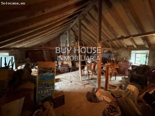 CASA ADOSADA CON DOS PATIOS DE 50 M² Y BUHARDILLA DE 88 M² EN PLENO CENTRO DE