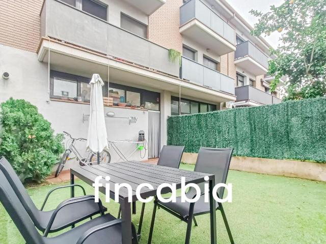 Casa adosada con jardín en venta en Santa Coloma de Farners