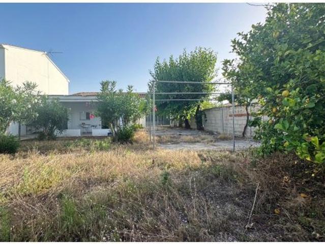 ? Casa adosada con jardín privado a solo 50 metros de la playa en Les Bassetes, Oliva ?