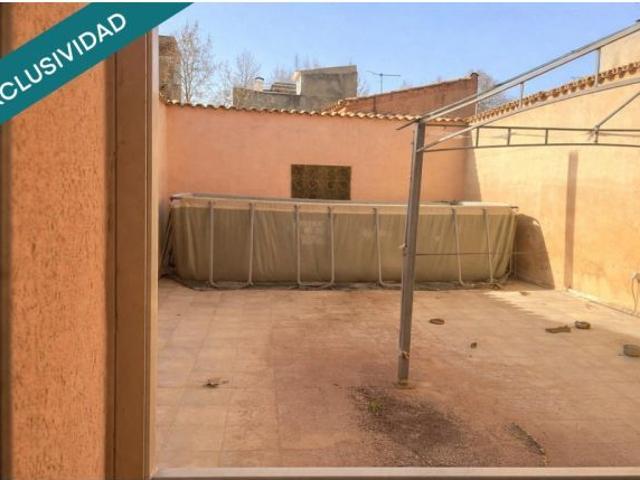 ? Casa adosada con local comercial. Gran oportunidad