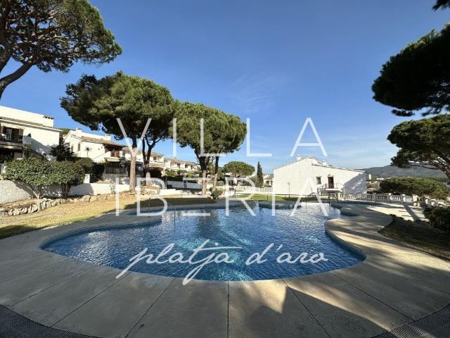 Casa Adosada Con Piscina Comunitaria A 500 Metros De La Play. 65m² Calonge