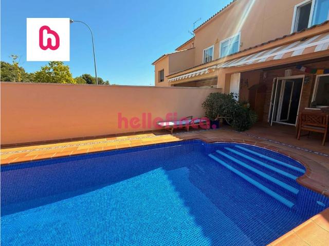 Casa adosada con piscina en Mas Astor El Vendrell