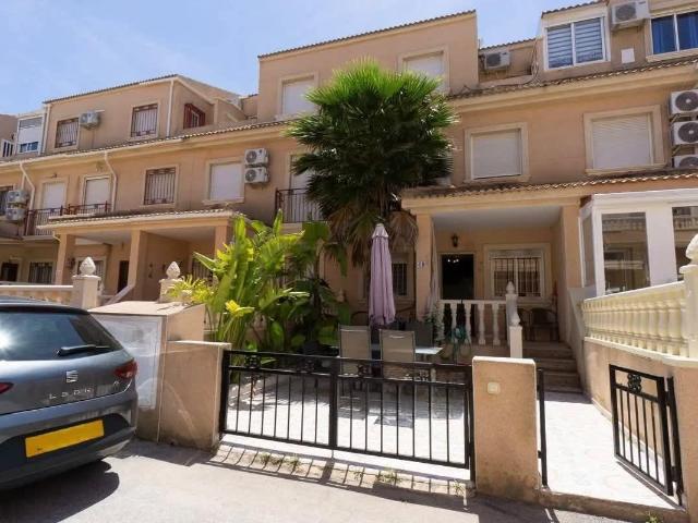 CASA ADOSADA CON PISCINA | PLAYA FLAMENCA / LA ZENIA
