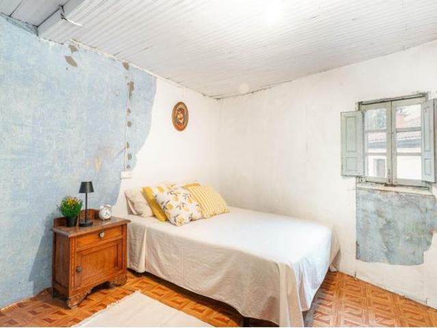Casa adosada con tejado renovado, 350 m2 construídos con vistas a la montaña