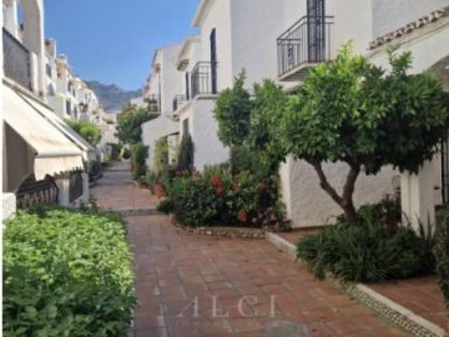 Casa adosada con terraza, piscina y encanto andaluz en Nerja