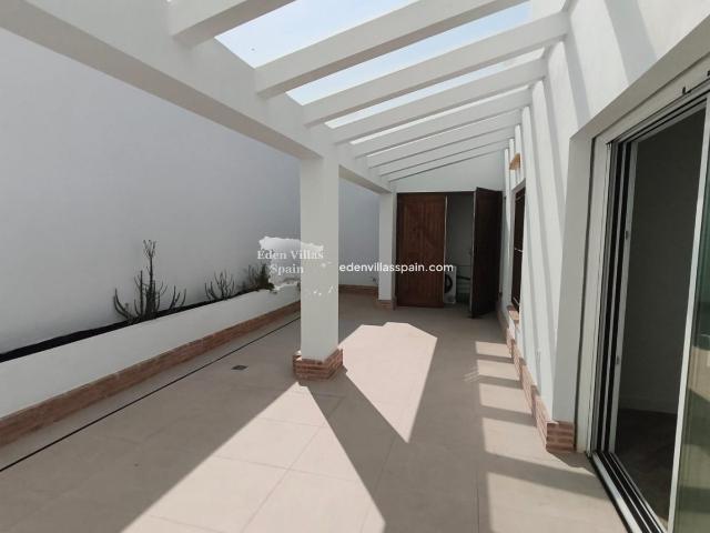 Casa Adosada A Estrenar De 3 Habitaciones Y 2 Baños Con Ampl. 3m² Alicante