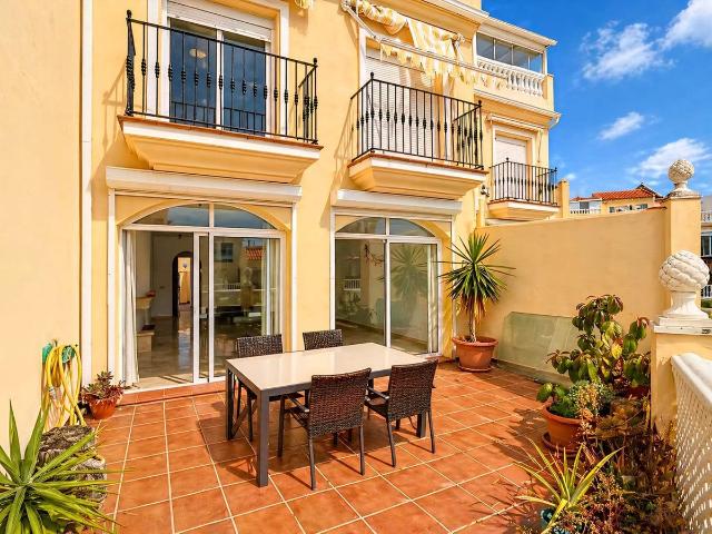Casa adosada acogedora en Balcones del Seghers, Puerto de Es. 206m² Estepona