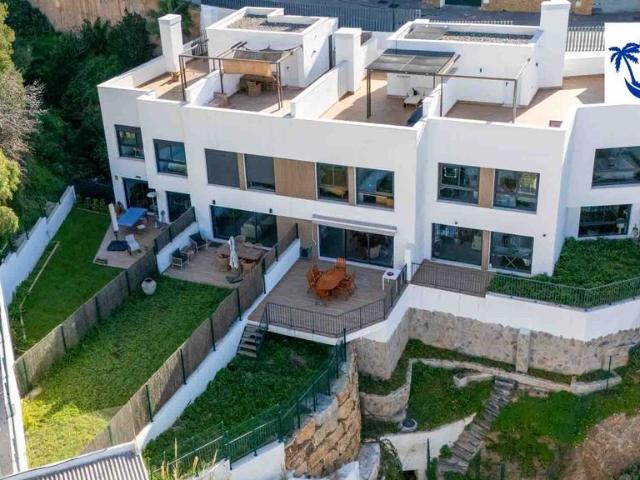 Casa adosada de 246 m2 en venta Calle Felix Revello Toro, Málaga, Andalucía