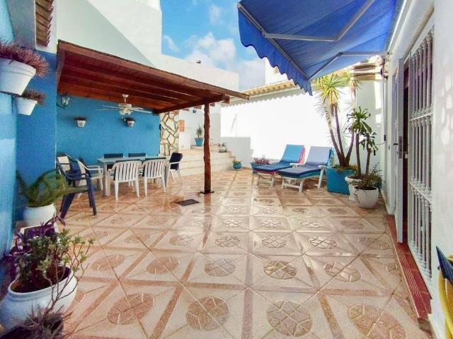 Casa adosada de 265 m2 en venta Alfaz del Pi, Comunidad Valenciana