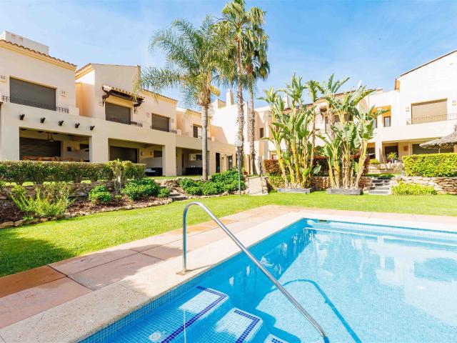 Casa adosada de 2 dormitorios y 2 baños mejorada/renovada, R. 75m² Roda