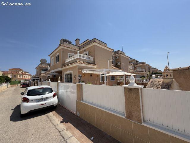 Casa adosada de 2 dormitorios y 2 baños en La Zenia