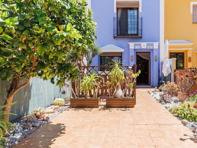 Casa adosada de 2 dormitorios y 2 baños en Señorío de Roda 67m² Roda