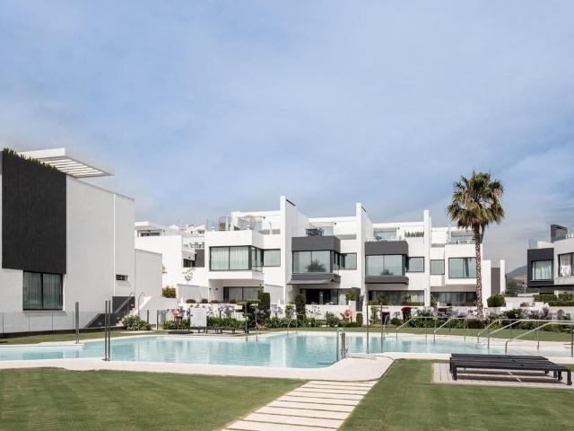 Casa adosada de 364 m2 en venta Estepona, Andalucía