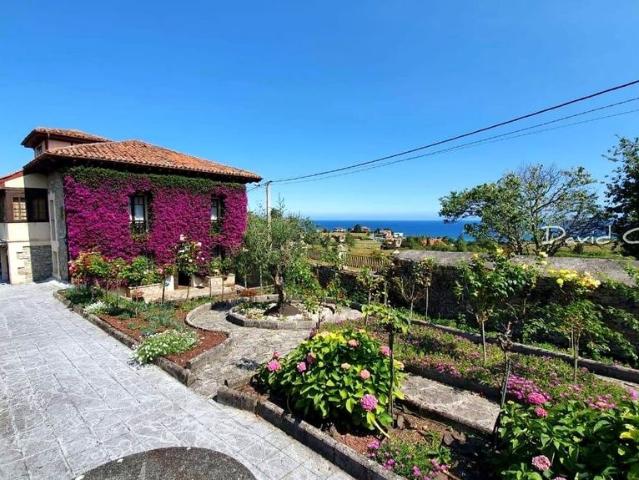 Casa adosada de 570 m2 en venta Duesos, Asturias
