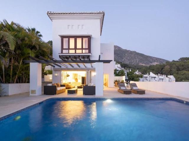 Casa adosada de alto standing 300 en venta, Istán, Andalucía