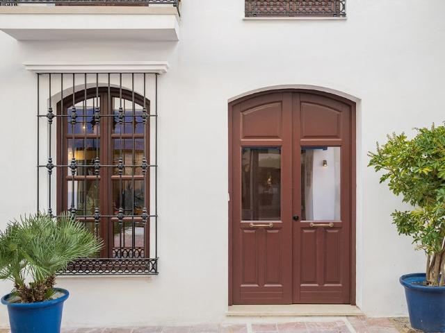 Casa adosada de alto standing de 128 m2 en venta Estepona, Andalucía