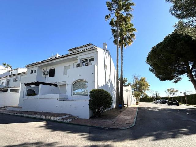 Casa adosada de alto standing de 136 m2 en venta Estepona, Andalucía