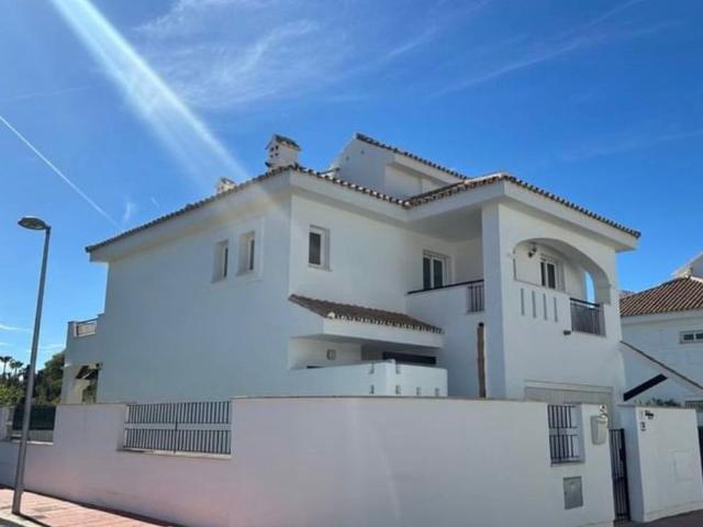 Casa adosada de alto standing en alquiler Nueva Andalucia, Andalucía