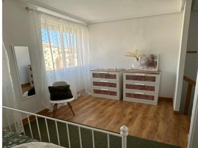 Casa adosada de diseño reformada con porche acristalado y amplio sótano en Playa Flamenca – YC397304