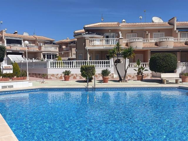 Casa adosada de esquina enorme con vistas a la piscina comun. m² Ciudad Quesada