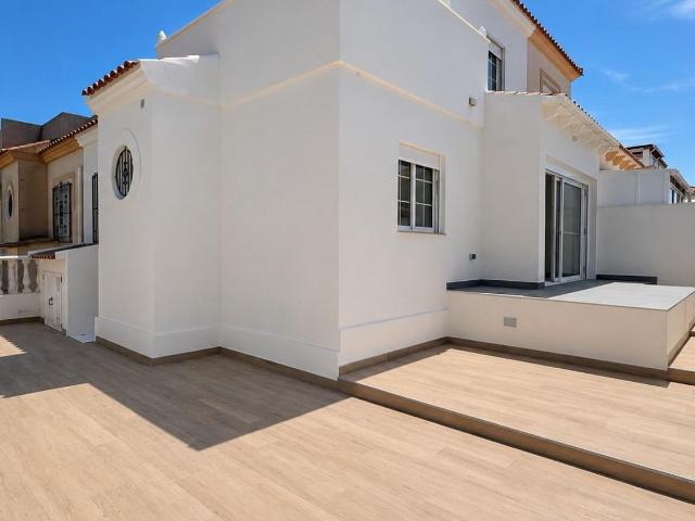Casa adosada de esquina reformada en Los Altos – Orihuela Costa