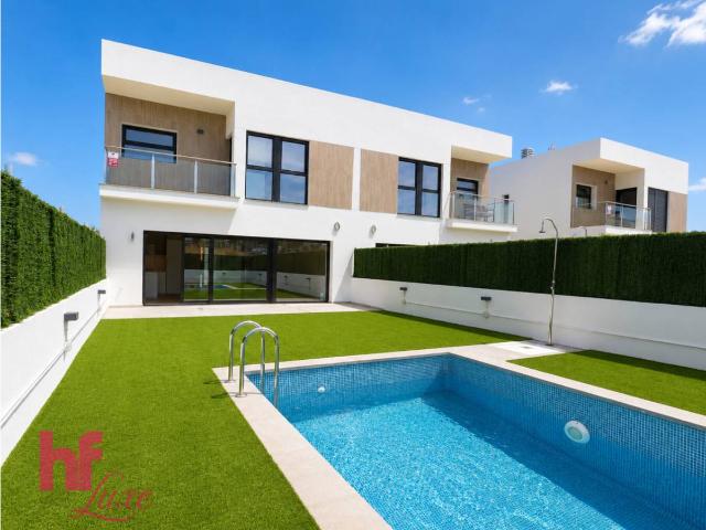 Casa adosada de obra nueva con piscina privada y jardín Els Jardins de Cunit