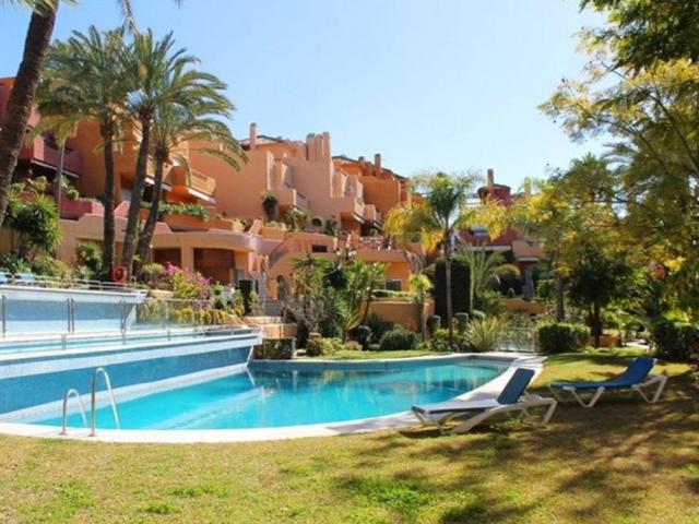 Casa adosada de lujo de 163 m2 en venta Nueva Andalucia, Andalucía
