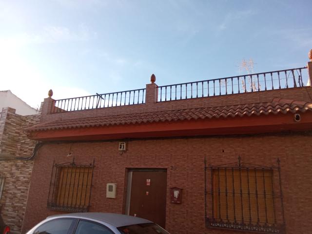 Casa adosada en C/ Almería Burguillos Sevilla