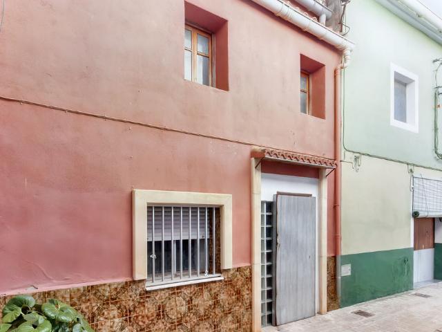 Casa adosada en C/ de la Iglesia