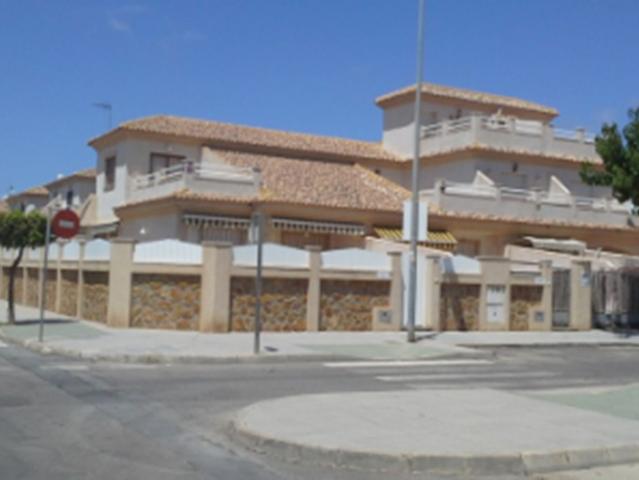 Casa adosada en C/ Peña del Águila, Pilar de la Horadada Alicante