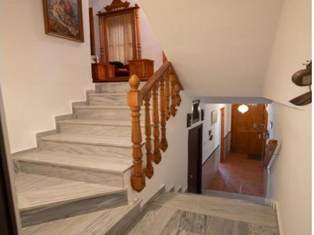 CASA ADOSADA EN ALBUÑUELAS