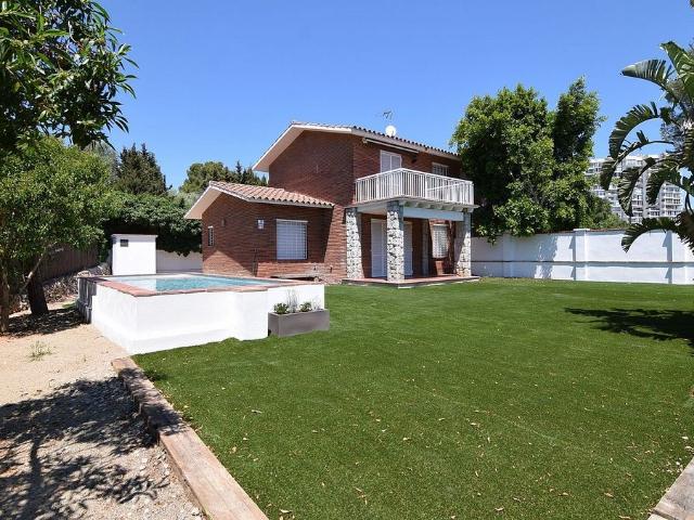 Casa adosada en alquiler en calle Carrerada, Sitges, de 109 m² 3 habitaciones por 3.495