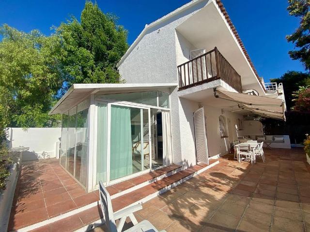 Casa adosada en alquiler en calle De Francesc Armengol, Sitges, de 105 m² 2 habitaciones por 2.700
