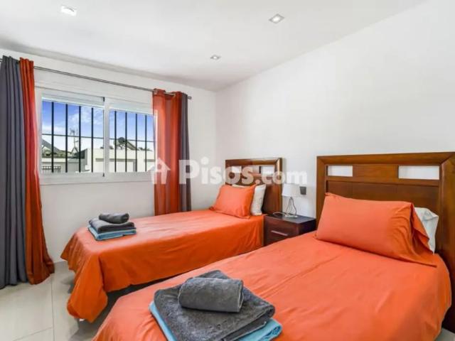 Casa adosada en alquiler en Calle de la Playa, 17