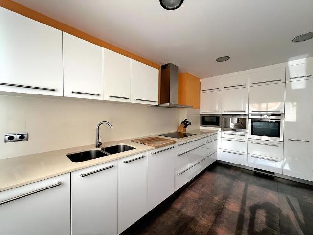 Casa adosada en alquiler en calle De Palamós, Gavà, de 176 m² 4 habitaciones por 6.000