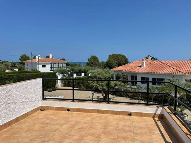 Casa adosada en alquiler en calle Del Delta, Ampolla, l´, de 140 m² 4 habitaciones por 2.000
