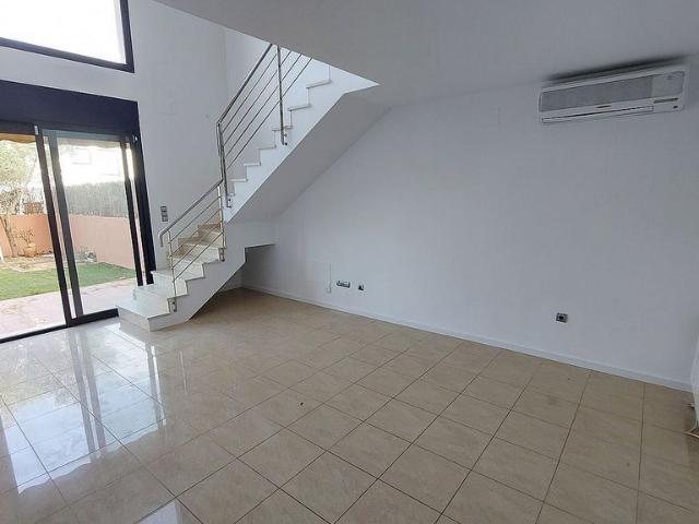 Casa adosada en alquiler en calle Sinies, Vilafranca del Penedès, de 200 m² 5 habitaciones por 1.700