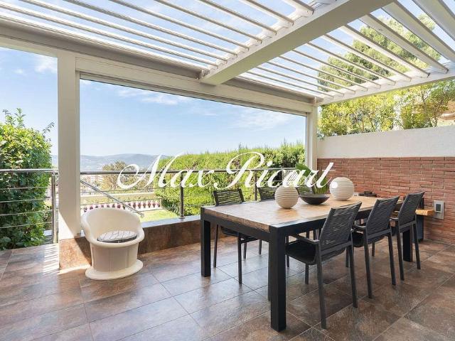 Casa adosada en alquiler en calle Tramuntana, Sant Just Desvern, de 295 m² 5 habitaciones por 7.000