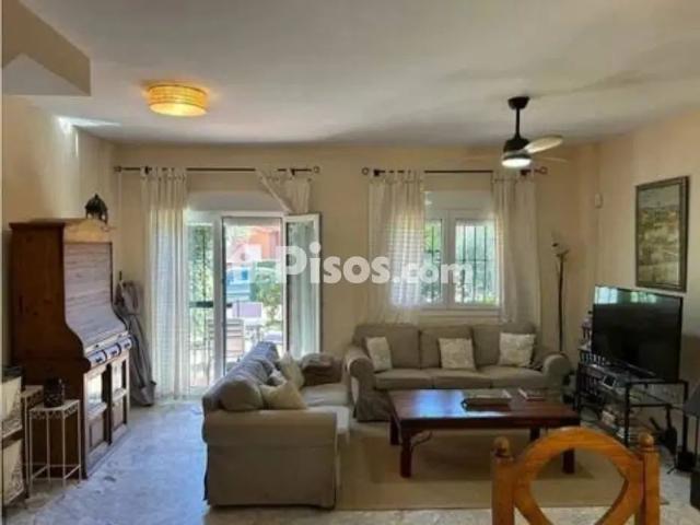Casa adosada en alquiler en Alcorrín