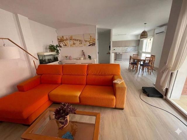 Casa adosada en alquiler en avenida De la Costa Brava, Malgrat de Mar, de 174 m² 4 habitaciones por 1.350
