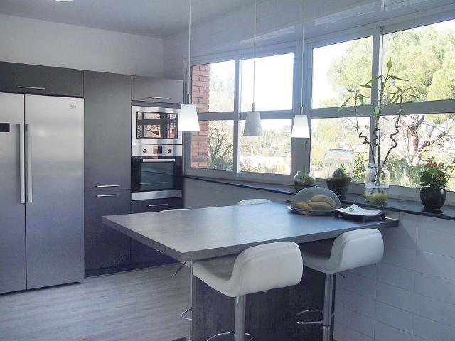 Casa adosada en alquiler en calle D'arnau Cadell, Sant Cugat del Vallès, de 351 m² 5 habitaciones por 3.400