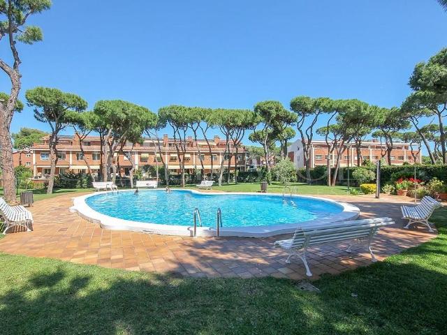 Casa adosada en alquiler en Gavà, de 230 m² 4 habitaciones por 4.500