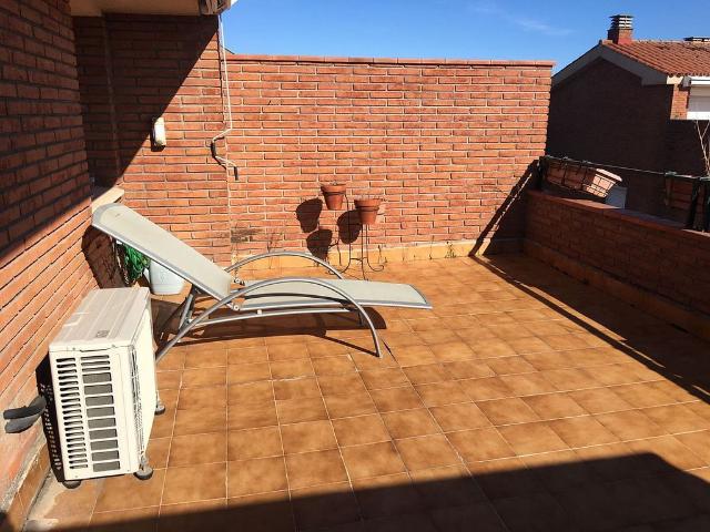 Casa adosada en alquiler en Gavà, de 274 m² 4 habitaciones por 4.700