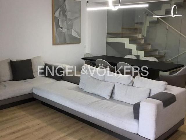 Casa adosada en alquiler en Gavà, de 322 m² 4 habitaciones por 6.200