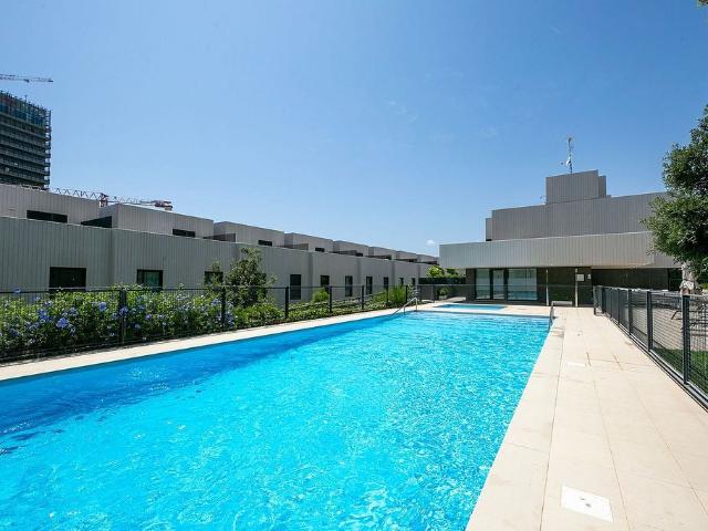 Casa adosada en alquiler en Esplugues de Llobregat, de 340 m² 6 habitaciones por 8.000
