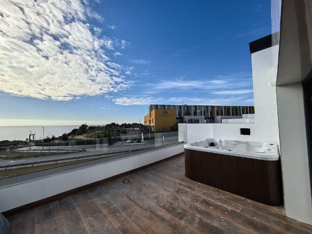 Casa adosada en alquiler en Montgat, de 300 m² 5 habitaciones por 5.500