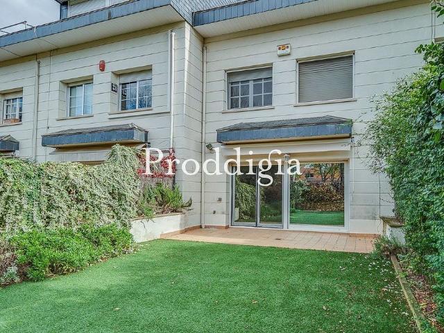 Casa adosada en alquiler en Sant Cugat del Vallès, de 208 m² 4 habitaciones por 3.300